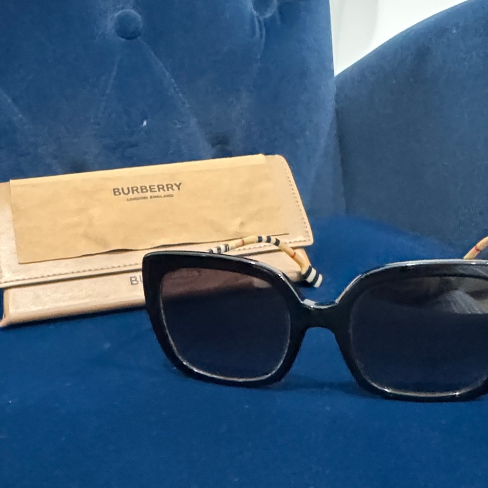Burberry Women's Elegant Black Sunglasses
